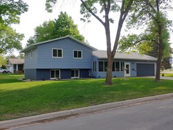 208 1st St E Image